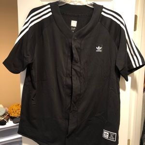 Men’s adidas baseball style tee xl